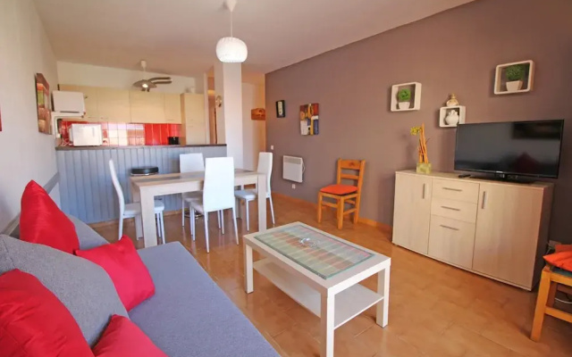 Apartment in Empuriabrava Near Sandy Beach