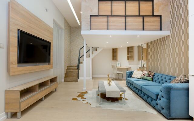 Squares and Dots Apartment