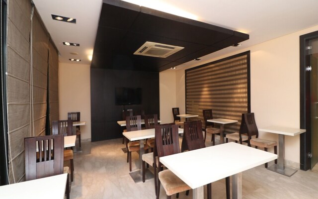 OYO 13236 Hotel W Castle
