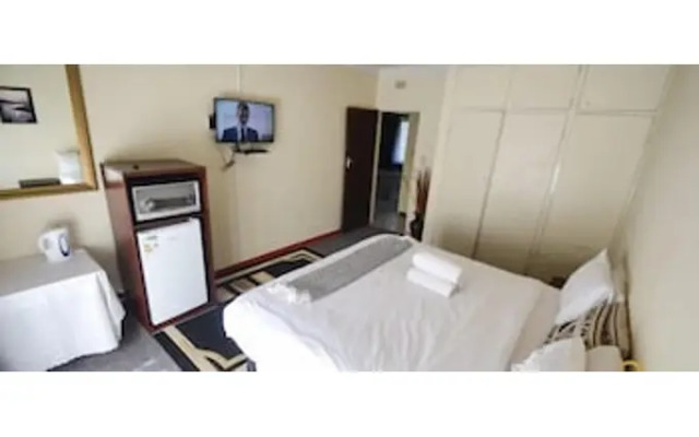 Lekoa Bed and Breakfast and Trading