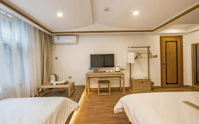 Wuyishan Old Street Hill Lodge