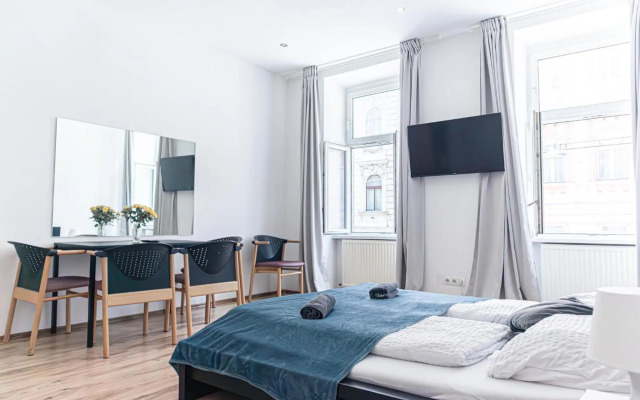 Budget Apartments Well connected to the Whole City