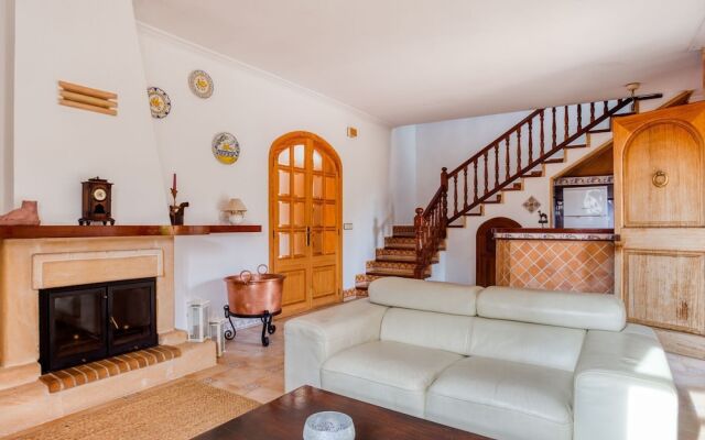 Cosy Holiday Home in S'illot-cala Morlanda With Sea Nearby
