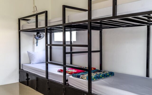 Happy Hippies Hostel
