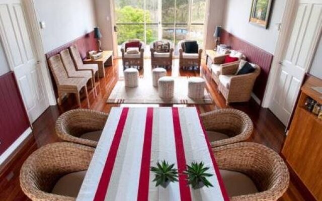 Jacaranda Creek Farmstay and Bed and Breakfast