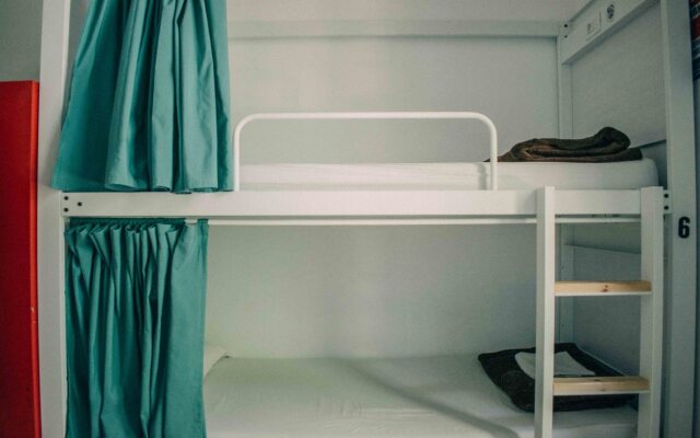 Black Swan Hostel