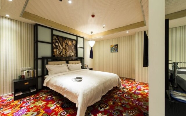 Friday Holiday Hotel