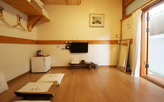 Jeonju Keun Judaengi Hanok Stay
