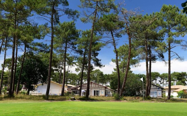 Semi-Detached Holiday Home in Green Surroundings