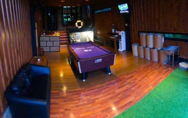Near Beach Hostel - Adults Only