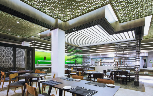 Ayla Bawadi Hotel & Mall
