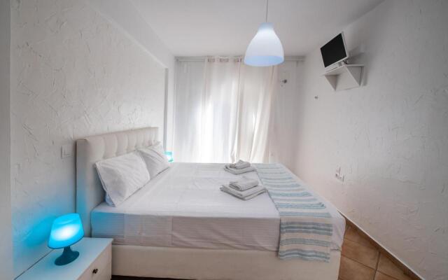 Salt & Blue Rooms