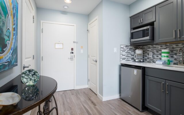 Luau I 7402/7404 - Flr14 - 3BR 3BA - "hurry Sundown"