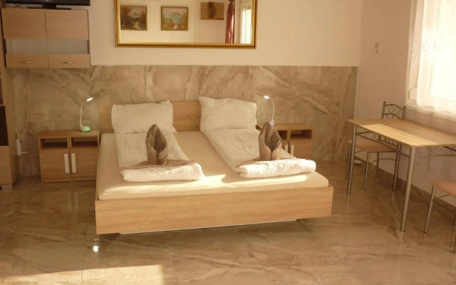 R1 Rolléder Apartman-ház