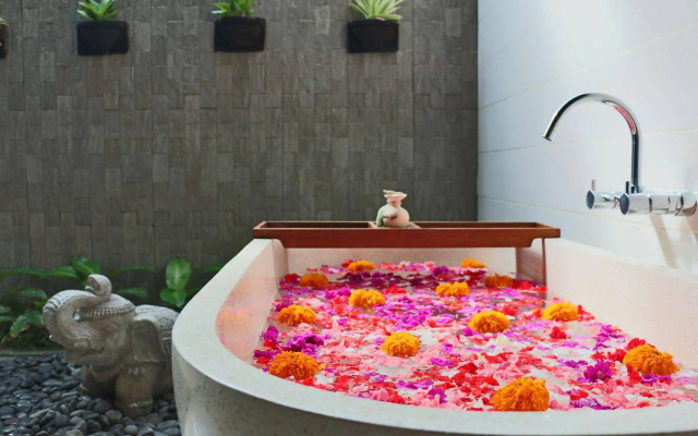 Solo Villas and Retreat