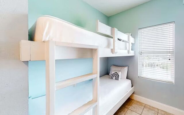 Laketown Wharf 801
