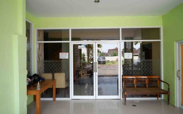 RedDoorz Plus Syariah near Laweyan Solo