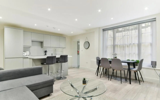 Chic Apartment by Hyde Park