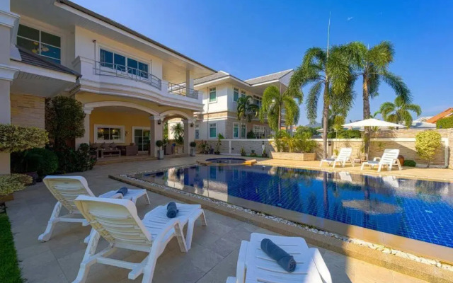 Luxurious 5-Bedroom Private Pool Villa! PV5