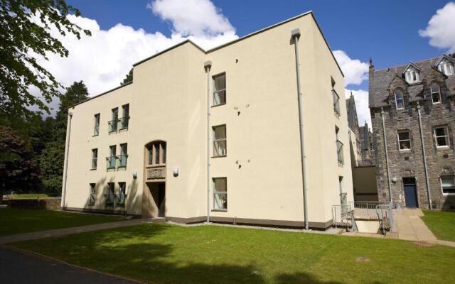 Torr Apartments - Highland Club