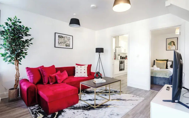 Whitchurch 2 Bedroom Flat near Hospital