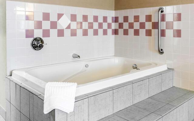 Quality Inn Defiance