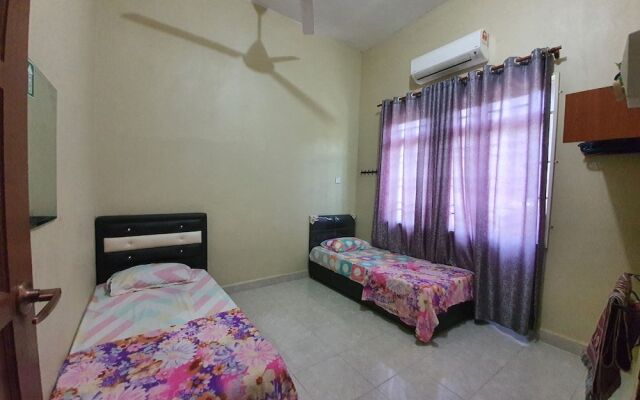 OYO HOME 90280 Darussalam Homestay