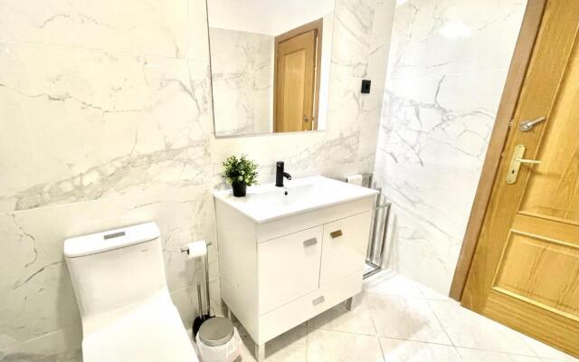 Amazing 1 bedroom apartment near Marina
