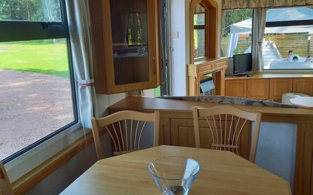 Lovely Semi-rural Caravan & Hot Tub - Sleeps Fam 6