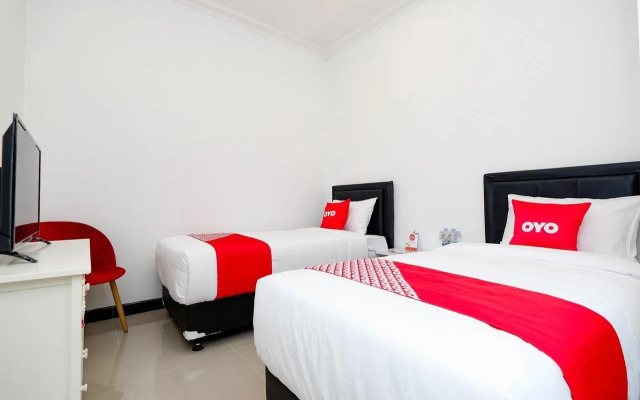 OYO 1611 Four D'home