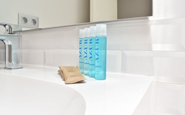 Sunny Bungalow in front of sea