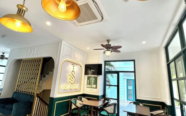 Marina Seaside Boutique Hotel