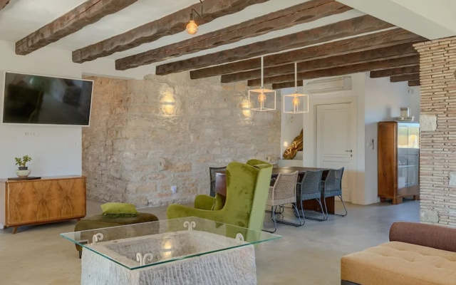 Spacious Country Villa With Private Pool