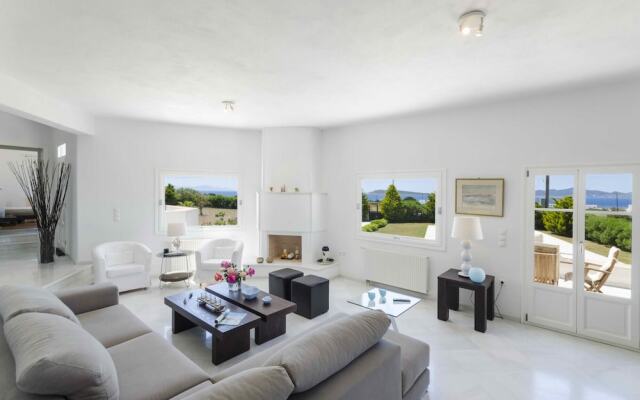 Villa Daria Close to Faragas Beach