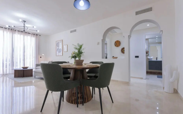 2 Bedroom, 2 Bathroom Penthouse Apartment