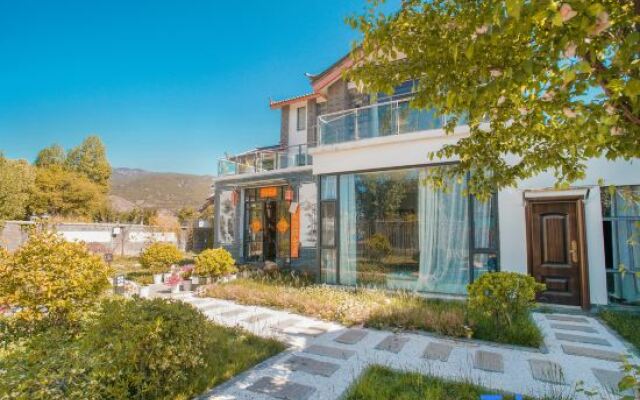 Lijiang Xiangyu Light Luxury Snow Mountain Holiday Villa