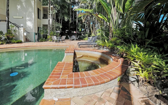 Unique Tropic Escape 444