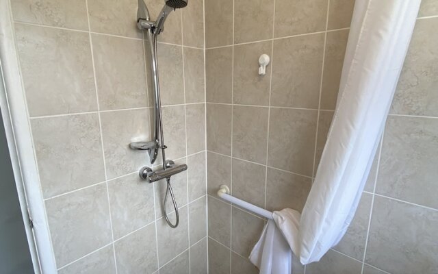 Inviting 2-Bed Bungalow