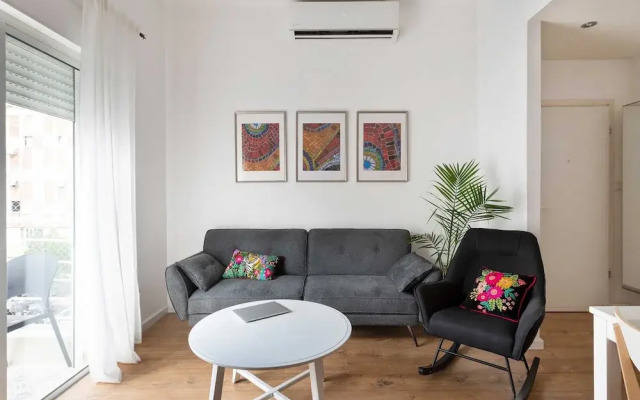 F33 by TLV2RENT