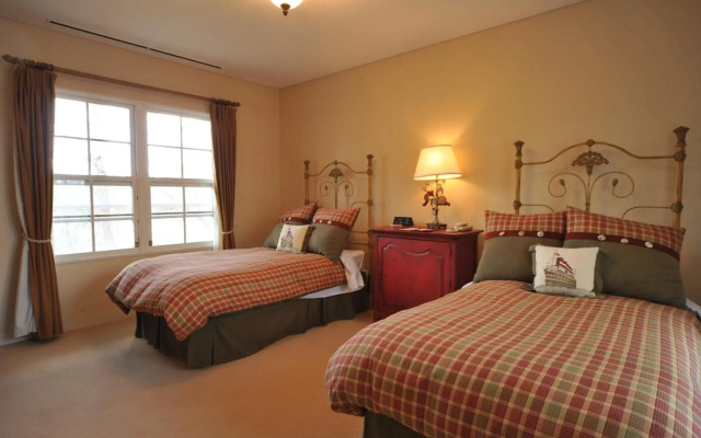 Resort Forest Hills Garden