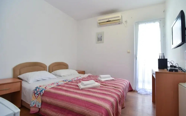 Studio With Balcony 4 min to Beach in Budva