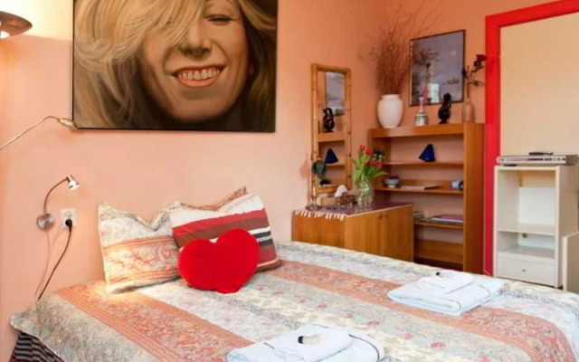 Xaviera Hollanders ''Happy House Bed & Breakfast''