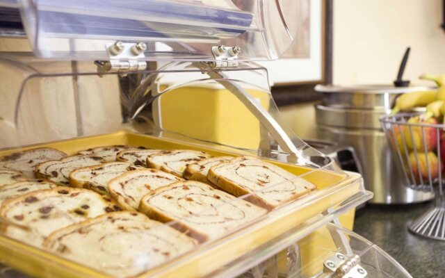 Days Inn by Wyndham Park City Kansas