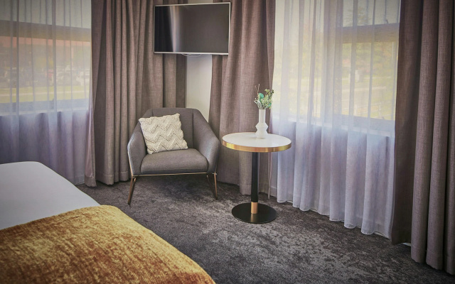 The Remington Orange – Guest Rooms – Orange