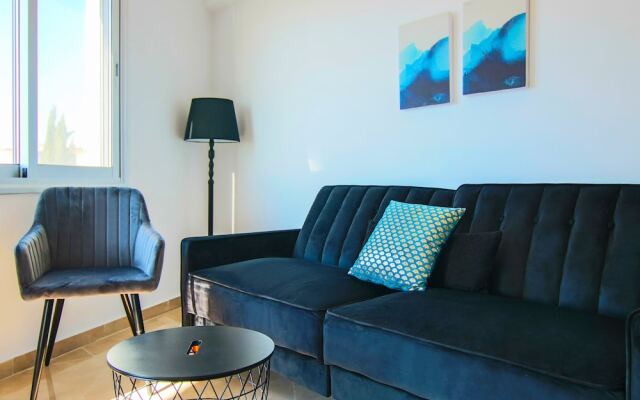 Phaedrus Living: Seaside Residence Lighthouse 70