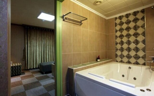 Chuncheon Tourist Hotel