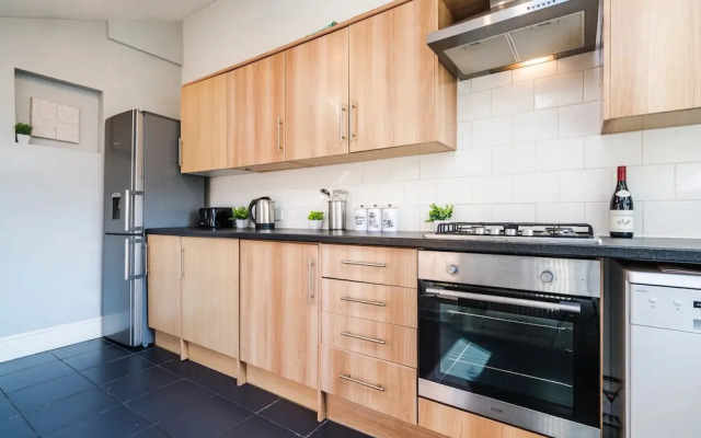 Cosy 4-bed - Sleeps 7, Garden & Pet-friendly