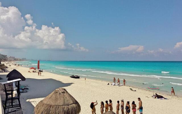 Cancun Plaza - Best Beach