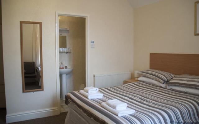 Chaplins Hotel - Guest house