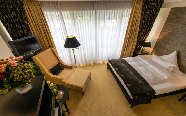 Hotel Business & More